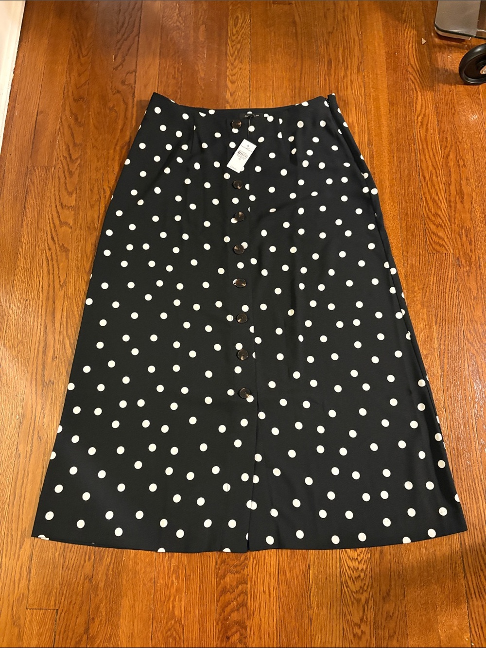 NWT Ann Taylor Black and White Polka Dot Button-Front Midi Skirt. Sz 10